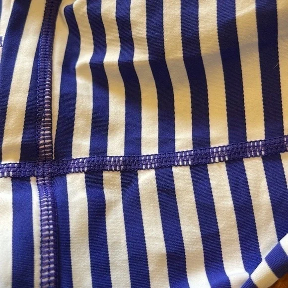 Lululemon women’s size 6 athletic tank top - Picture 9 of 9